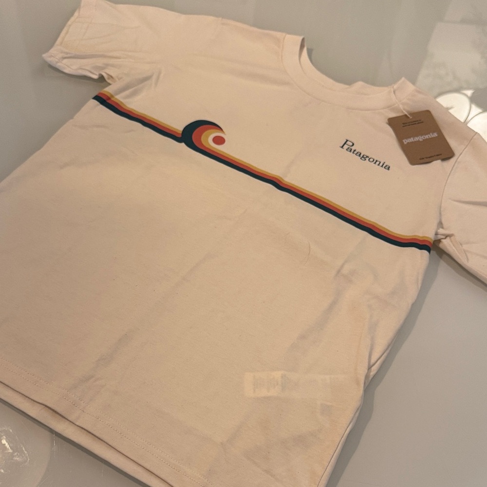Patagonia Off-White T-Shirt - youth size L(12)